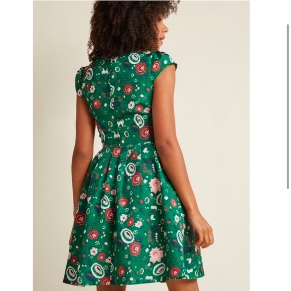 NEW! ModCloth Retro Floral Dress XL Pleated Vintage Green Pink Red 60’s Timeless - Picture 2 of 8